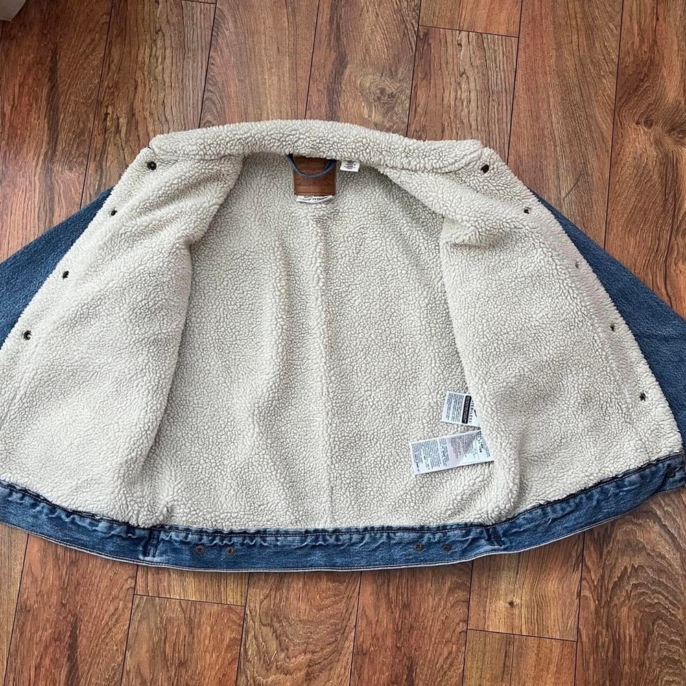 Women's Levi's premium sherpa trucker denim jacket in XS - Picture 2 of 8